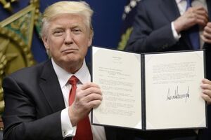 TỔNG THỐNG TRUMP ĐƯA SẮC LỆNH VISA MỚI THẮT CHẶT LAO ĐỘNG NƯỚC NGOÀI TẠI MỸ