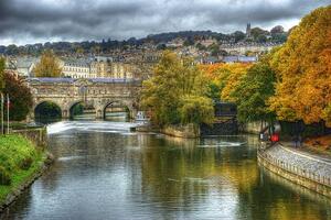 BATH - THÀNH PHỐ SINH VIÊN TỐT NHẤT VƯƠNG QUỐC ANH